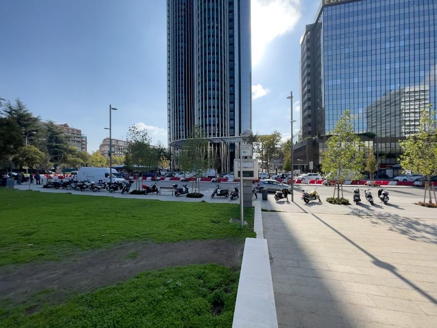 900