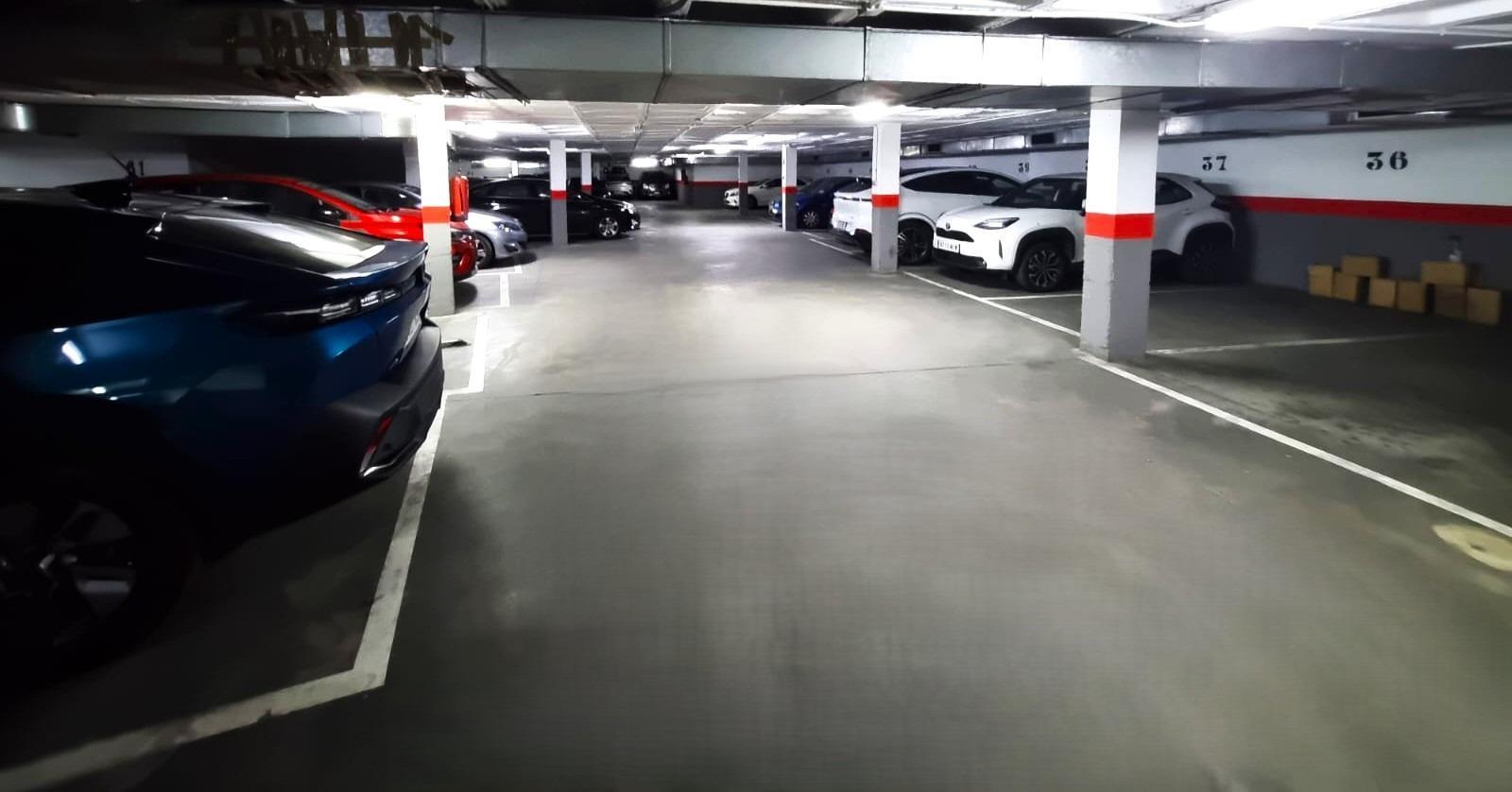 Plaza para coche grande