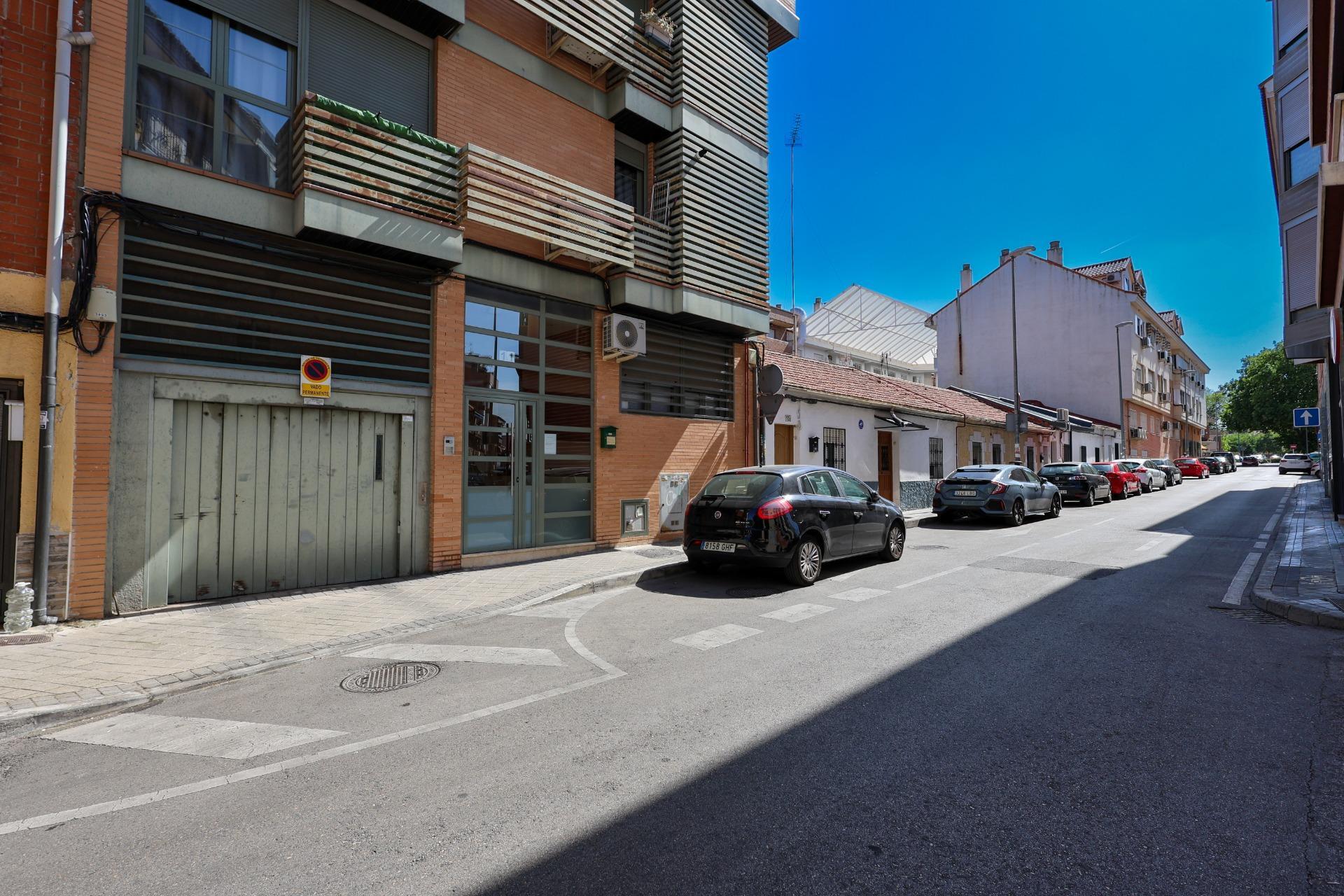 1-4-27 Casa / Chalet adosado en venta en Calle la Coruña, Leganés