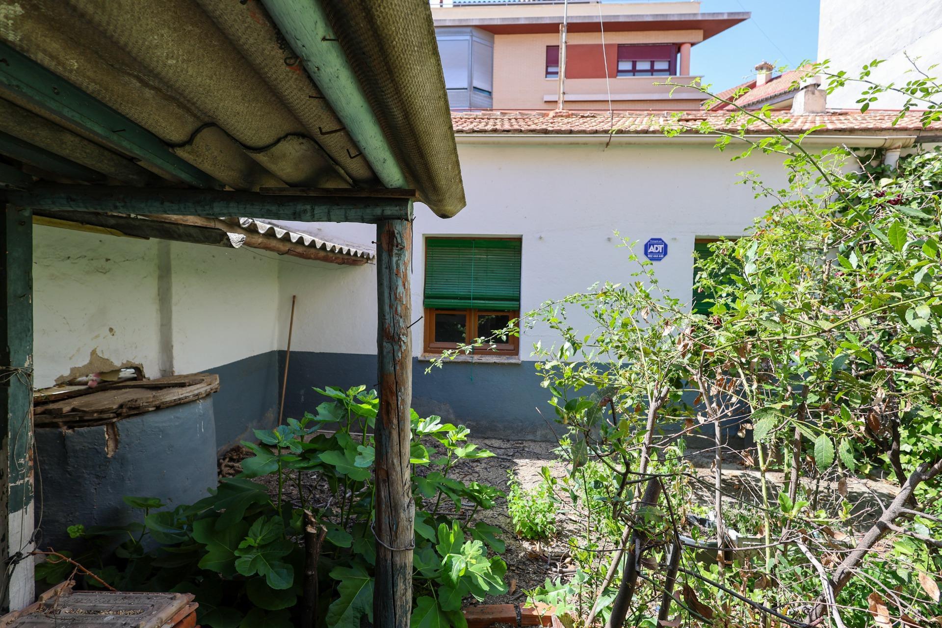 1-9-15 Casa / Chalet adosado en venta en Calle la Coruña, Leganés