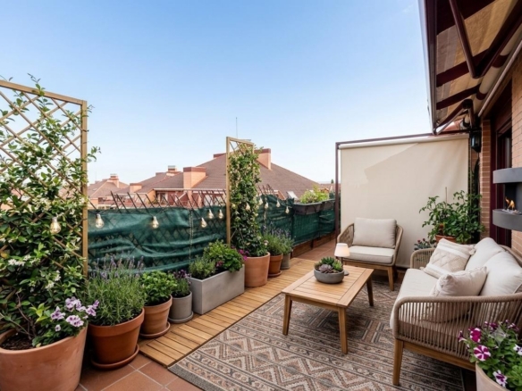 Ätico, con terraza , piscina, garaje y trastero