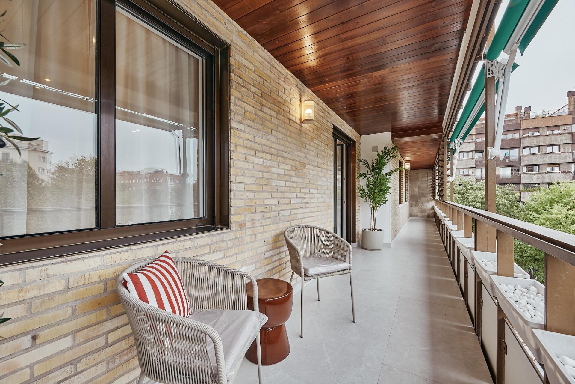 2-1-17 PISO EN GENERAL PARDIÑAS CON UNA AMPLIA TERRAZA, EXTERIOR, 152 M2. 2 PL DE GARAJE, TRASTERO, 3 HABITACIONES, 3 BAÑOS, CUARTO DE LAVANDERIA. ORIENTACION SUR. UN LUJO DE VIVIENDA