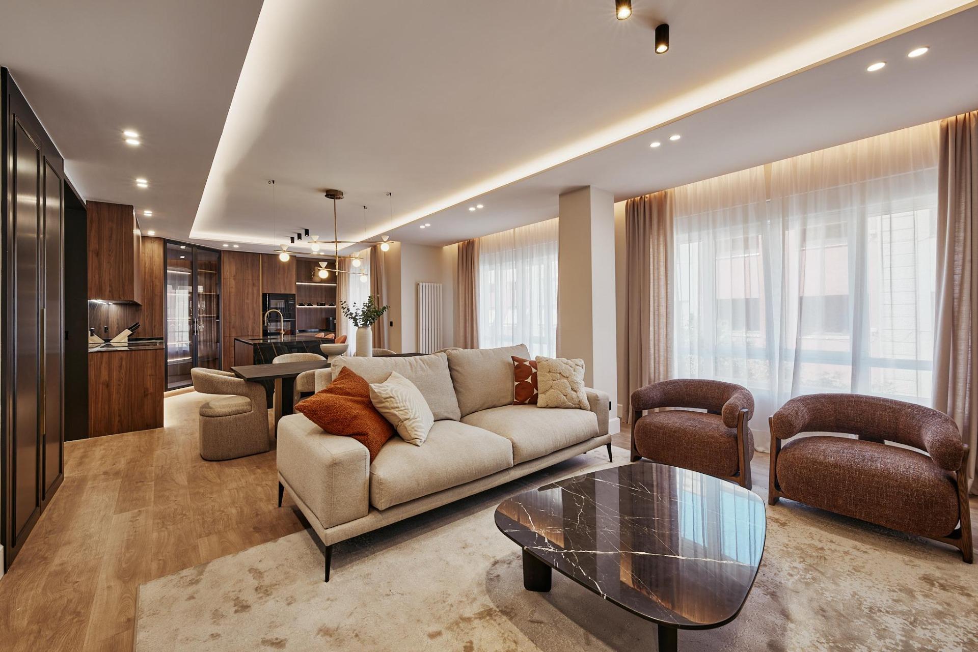 2-1-23 Exclusivo piso en Calle General Diaz Porlier de 200 mt , una 4º planta con 2 terrazas, trastero, 3 hab/3baños. Un lujo de vivienda