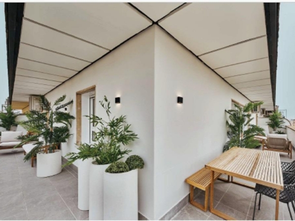 Piso con una terraza de 50 m2 en una 7º Planta, Atico con 3 hab y baños. Un piso lleno de luz y vida
