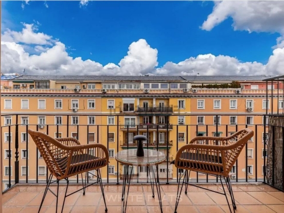 Piso en Niño Jesus, una 8 planta, muy luminoso Con terraza. 2 hab/2 baños. 113 mt2.