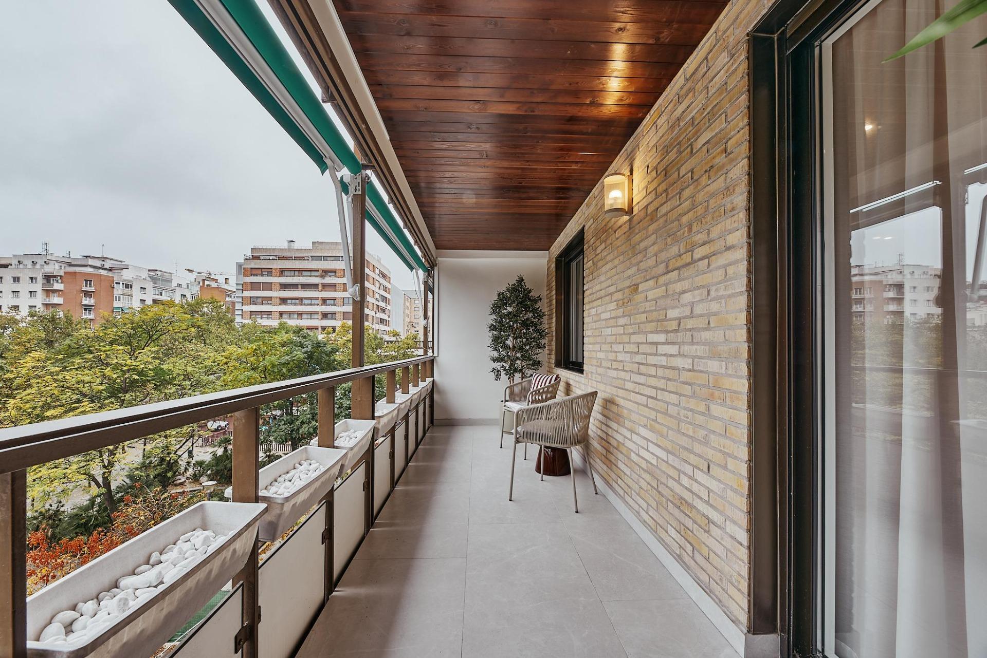 2-2-17 PISO EN GENERAL PARDIÑAS CON UNA AMPLIA TERRAZA, EXTERIOR, 152 M2. 2 PL DE GARAJE, TRASTERO, 3 HABITACIONES, 3 BAÑOS, CUARTO DE LAVANDERIA. ORIENTACION SUR. UN LUJO DE VIVIENDA