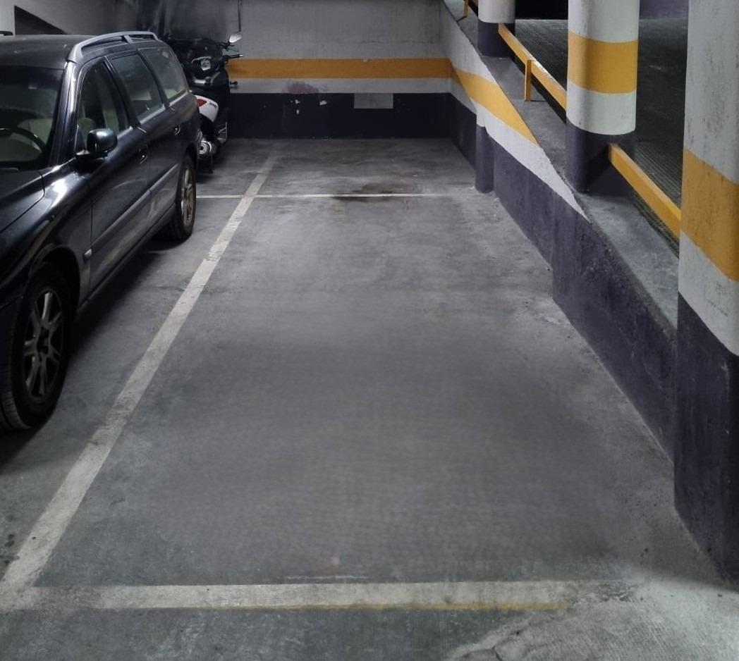 Exclusiva plaza de garaje parra coche y moto