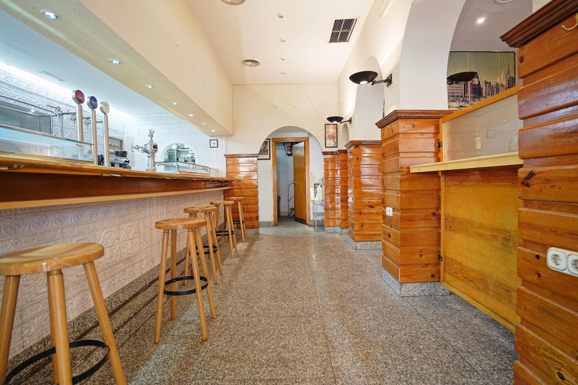 2-4-3 Comercio en , Madrid