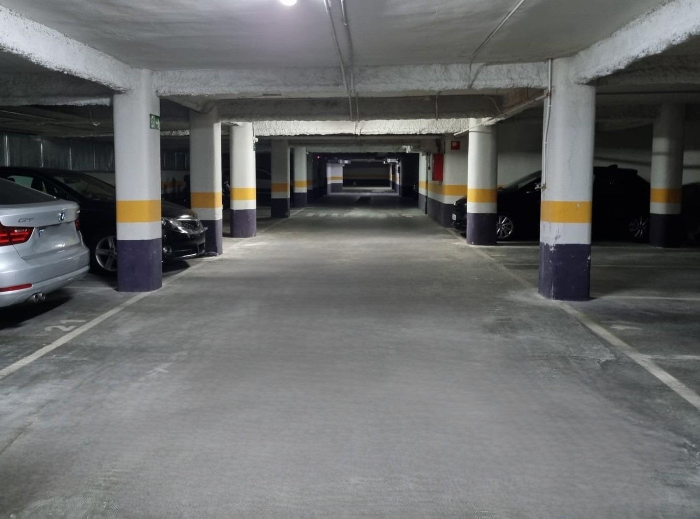 Exclusiva plaza de garaje parra coche y moto