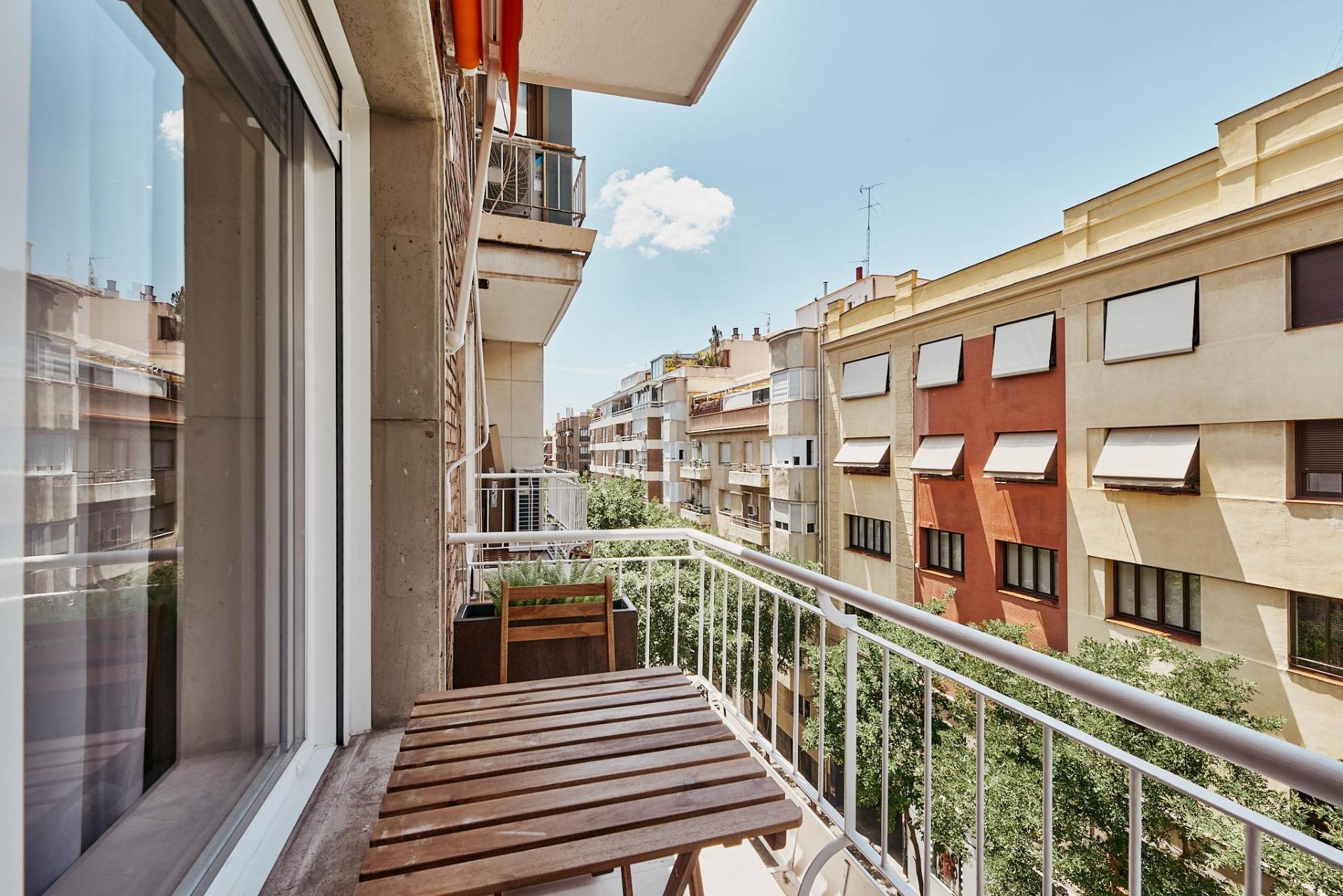 2-5-22 Exclusivo piso en Calle General Diaz Porlier de 200 mt , una 4º planta con 2 terrazas, trastero, 3 hab/3baños. Un lujo de vivienda
