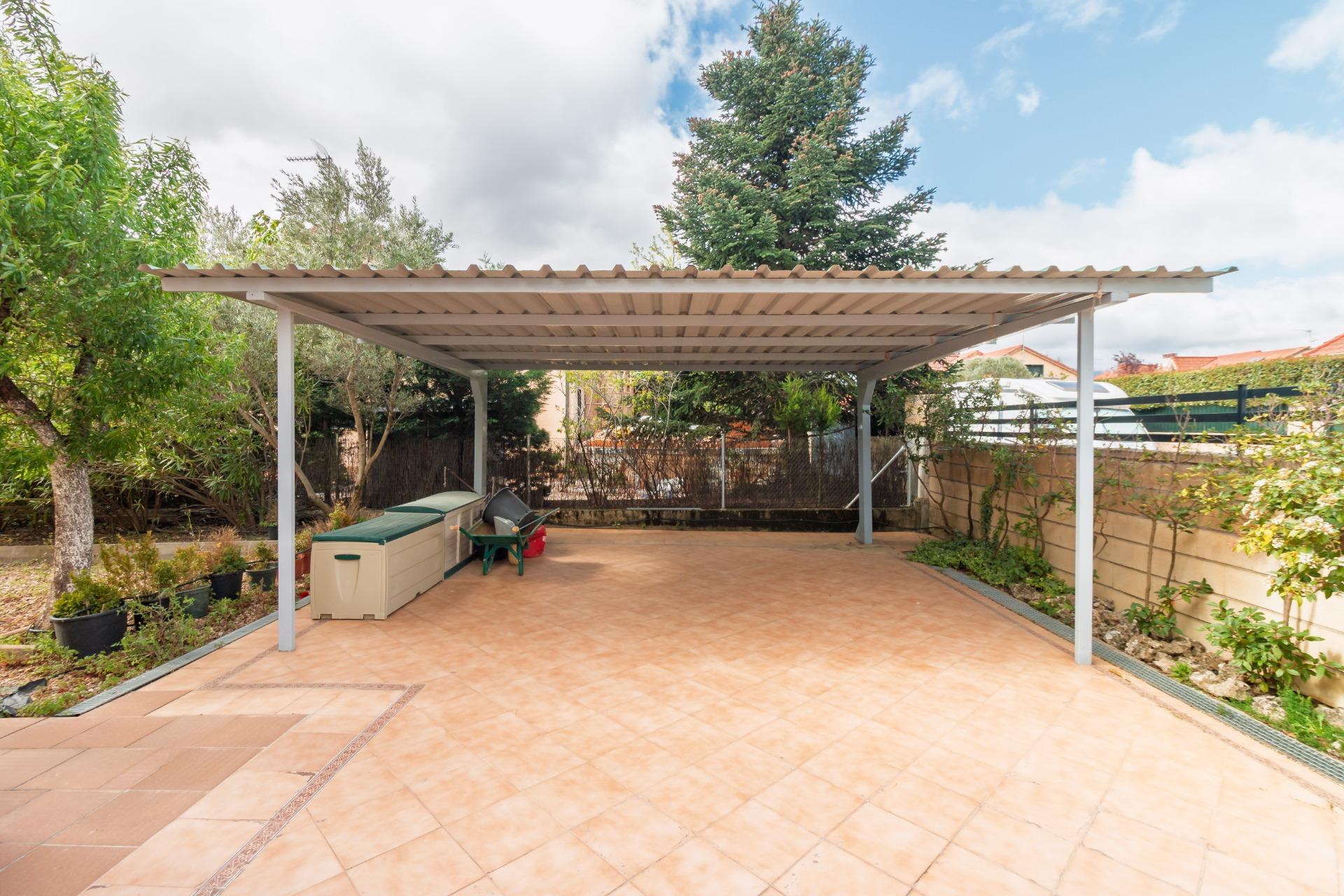 Chalet Pareado de Ensueño en Guadarrama: 622 m² de Parcela y Vistas Privilegiadas