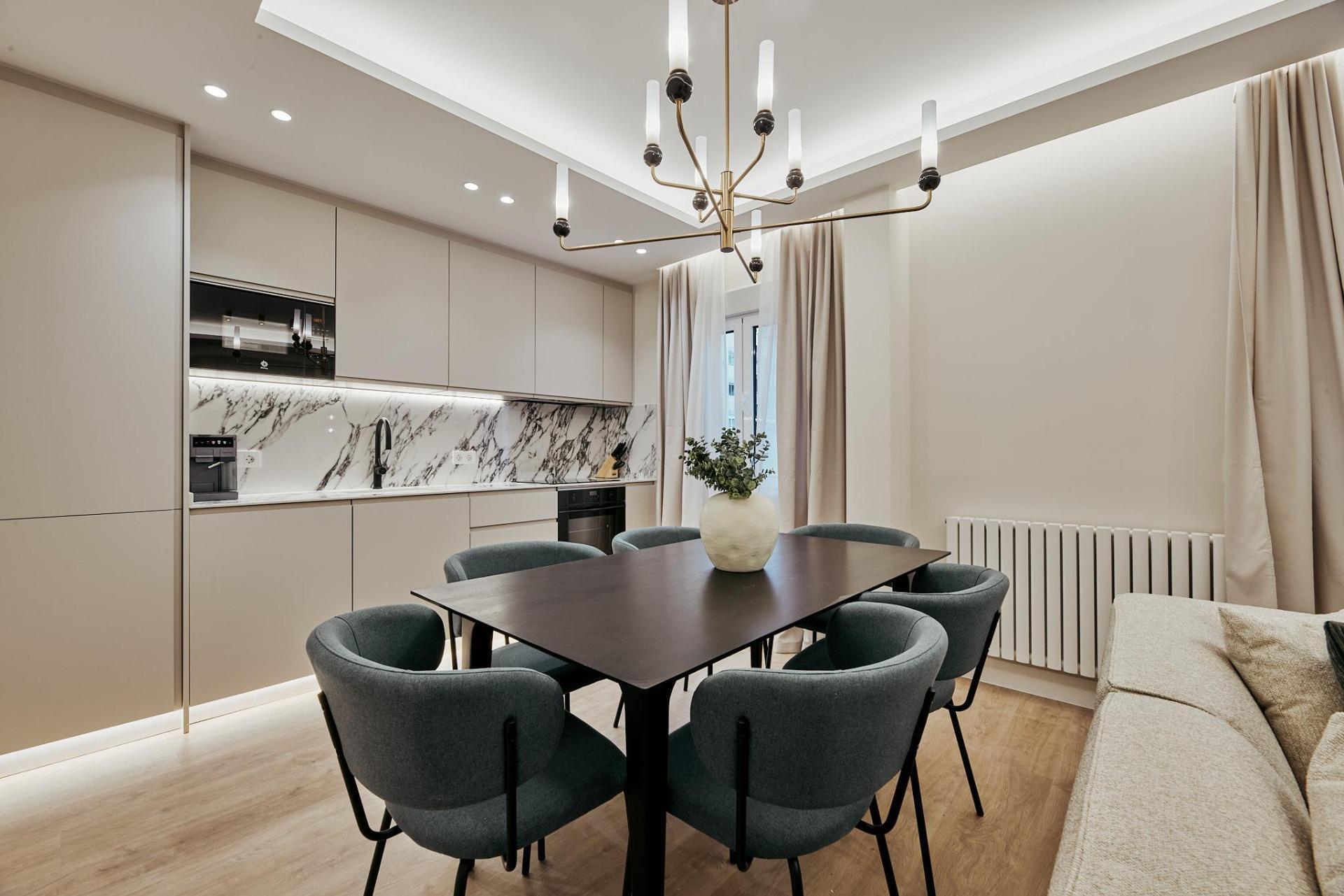 2-6-17 Finca con portería y ascensor en el barrio de Ibiza, 101 m2 con 3 hab/2 baños. Calle Alcalde Sainz de Baranda. Una 2 planta