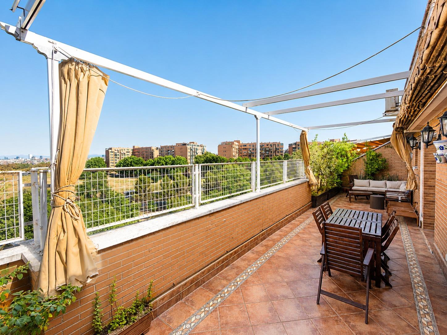 ÁTICO CON TERRAZA de 50m2