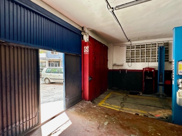 LOCAL COMERCIAL EN CENTRO DE ALCORCÓN. MUY CERCA DE ESTACIÓN RENFE