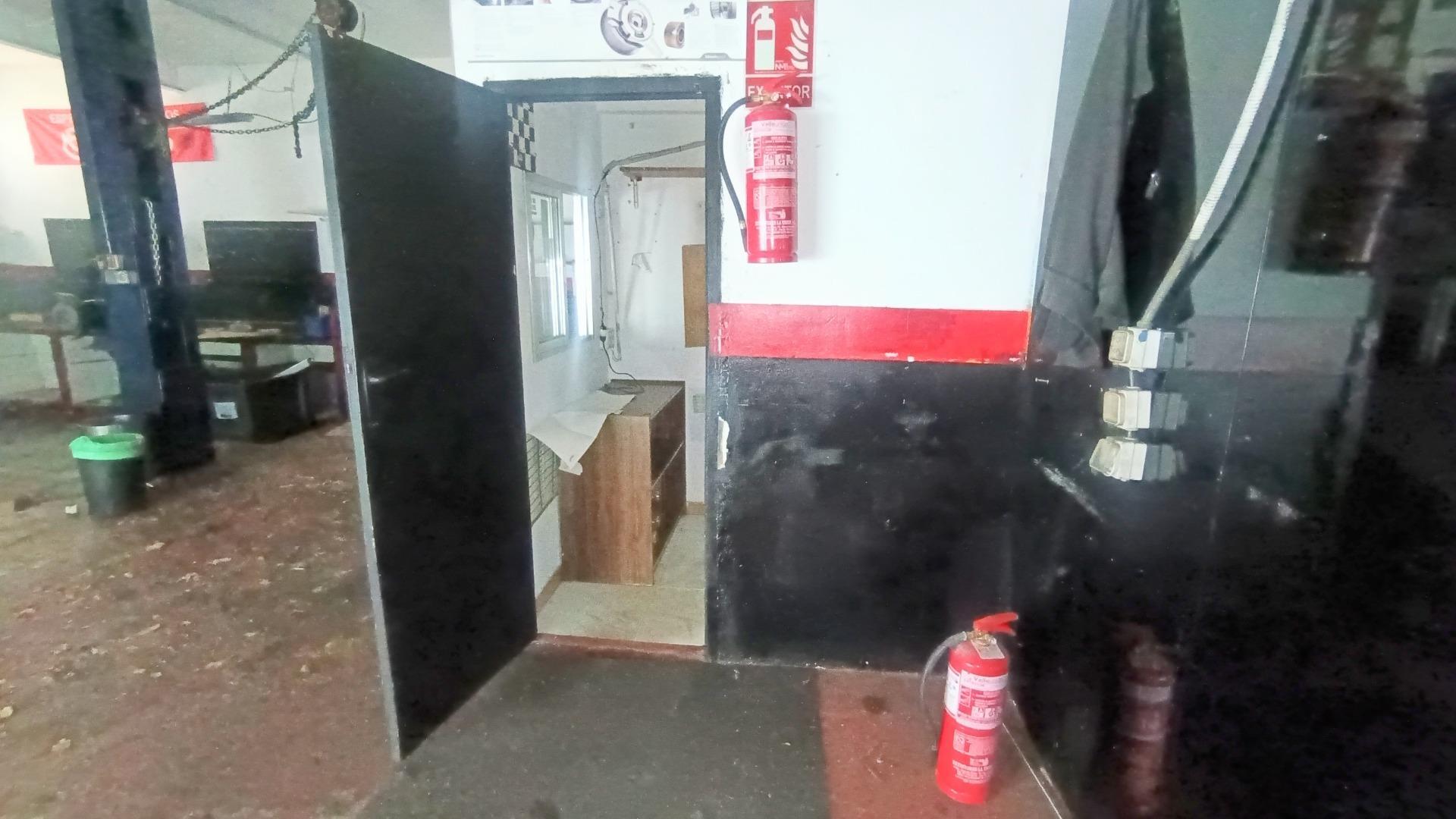 LOCAL COMERCIAL EN CENTRO DE ALCORCÓN. MUY CERCA DE ESTACIÓN RENFE