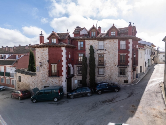 HOTEL RURAL POSADA EN PALACETE DEL SIGLO XVIII CON RESTAURANTE  Exclusiva oportunidad de inversión en un hotel rural con restaurante, ubicado en un palacete original del siglo XVIII, un edificio con