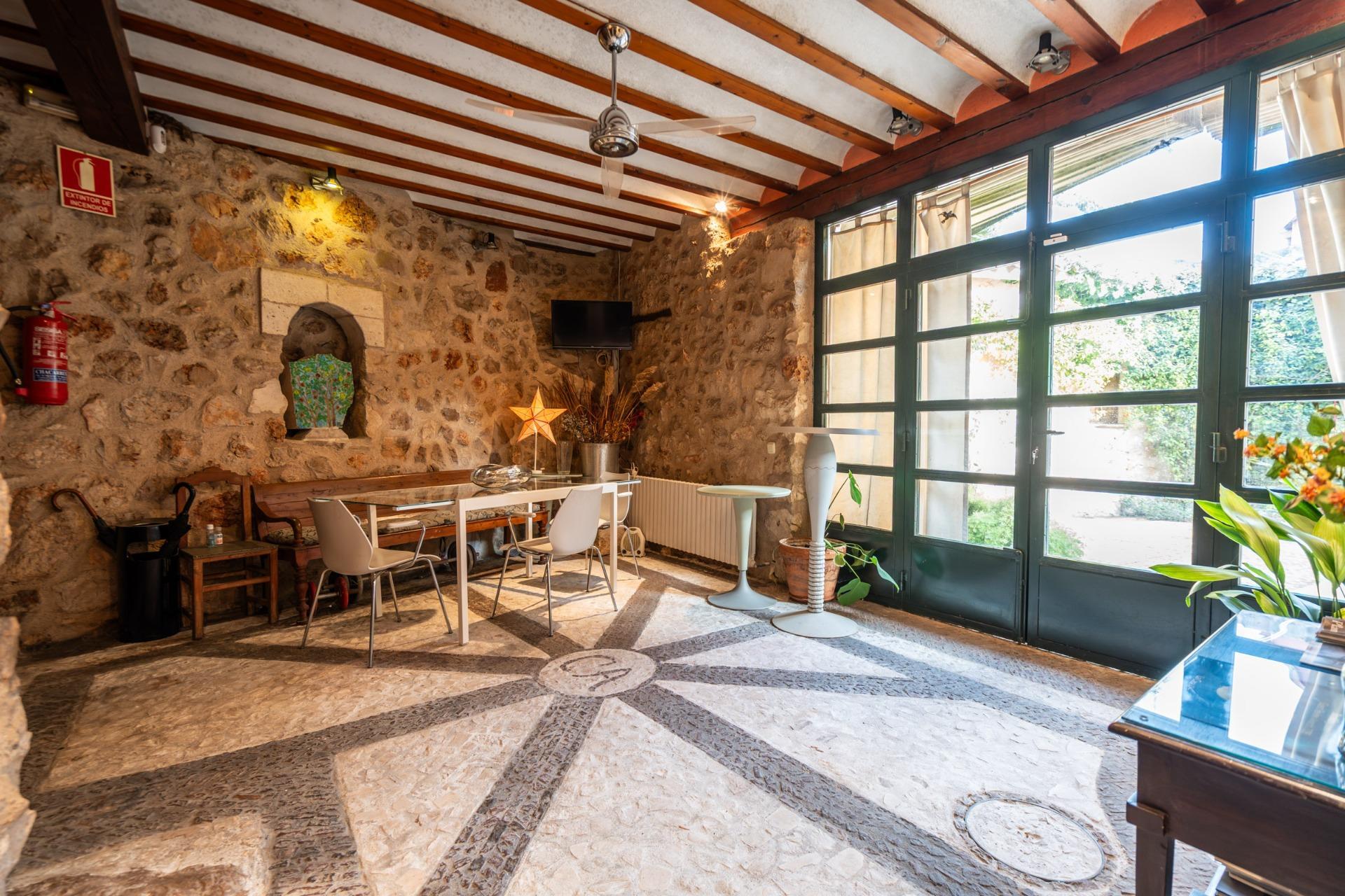 29-6 HOTEL RURAL POSADA EN PALACETE DEL SIGLO XVIII CON RESTAURANTE Exclusiva oportunidad de inversión en un hotel rural con restaurante, ubicado en un palacete original del siglo XVIII, un edificio con