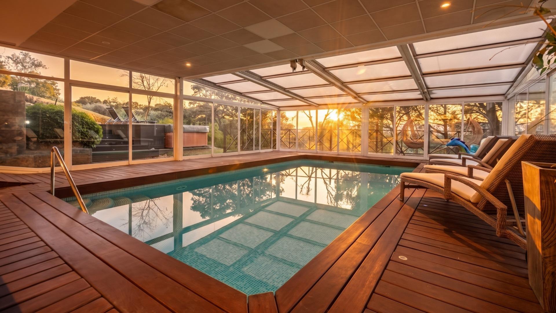 ^**^EXCLUSIVO CHALET INDEPENDIENTE CON PISCINA CUBIERTA Y VISTAS PANORÁMICAS A LA SIERRA EN LAS ROZAS^**^