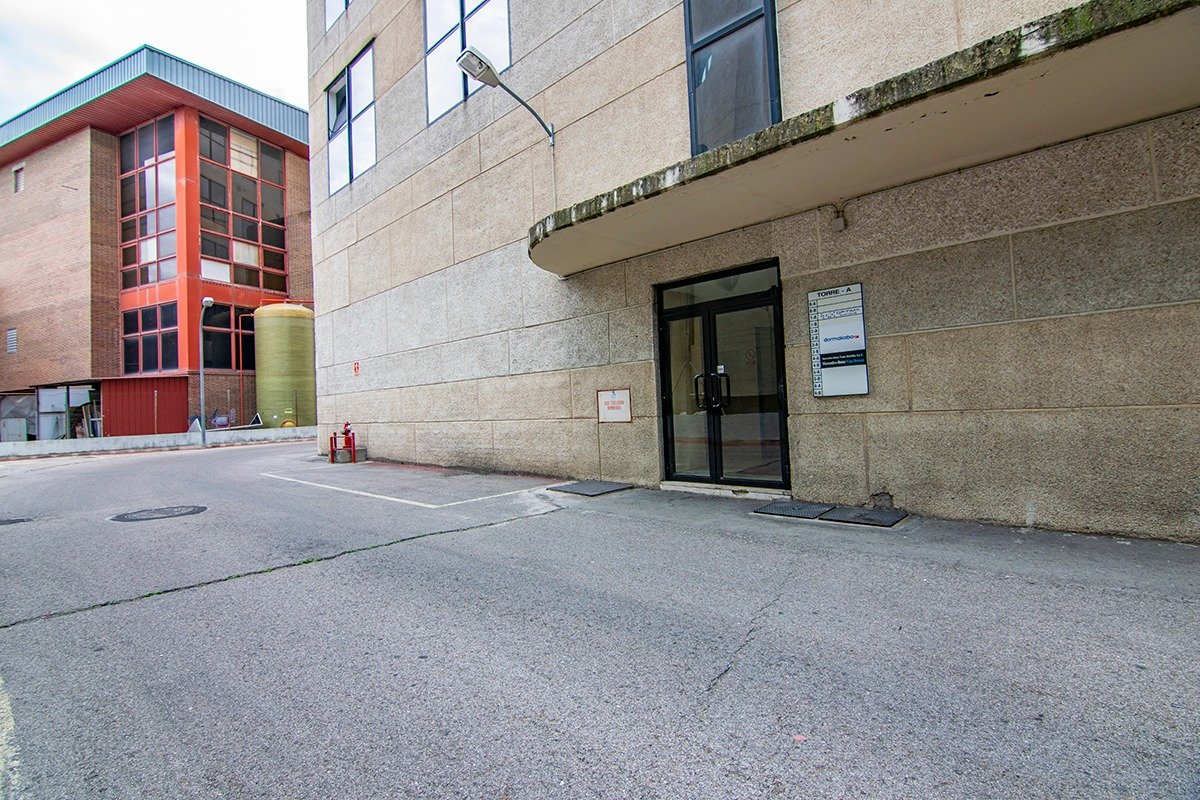 3-4-4 Local en venta en calle de María Tubau, 4, Madrid