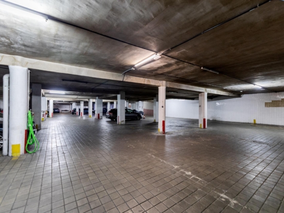Plaza de garaje para coche grande en Ibiza – Retiro