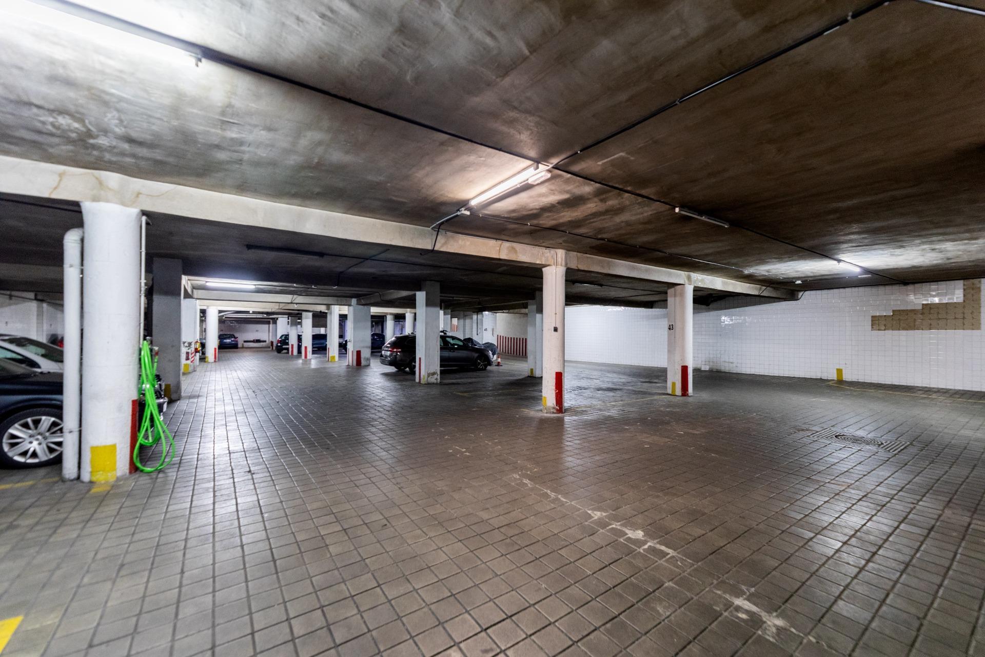 Plaza de garaje para coche grande en Ibiza – Retiro
