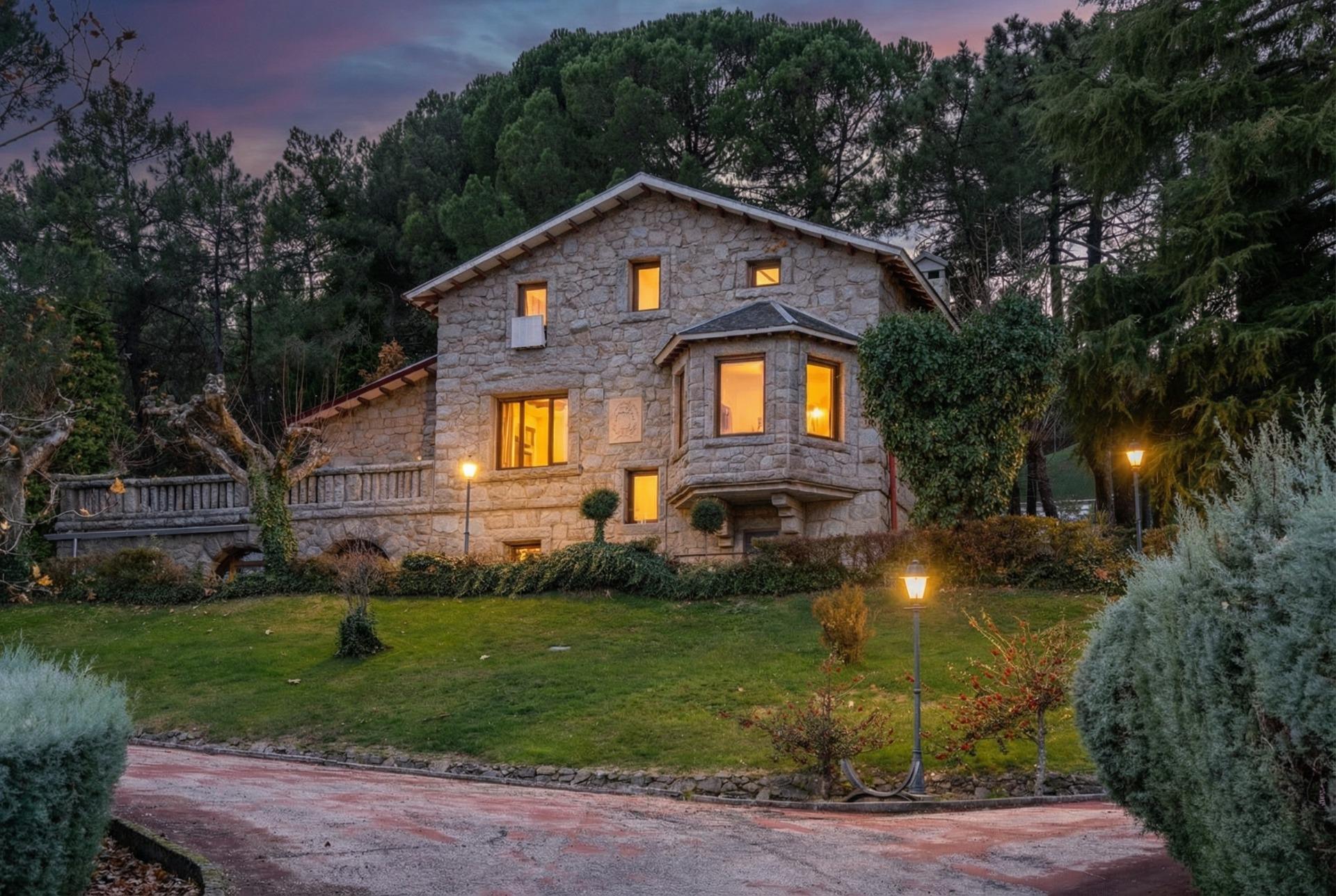 32-1 ^^LA MEJOR FINCA DE LA SIERRA DE MADRID. LUJO, EXCLUSIVIDAD Y PRIVACIDAD ABSOLUTA A SOLO 30 MINUTOS DE MADRID^^ Team Javier Villalba presenta una propiedad sencillamente irrepetible, concebida para qu
