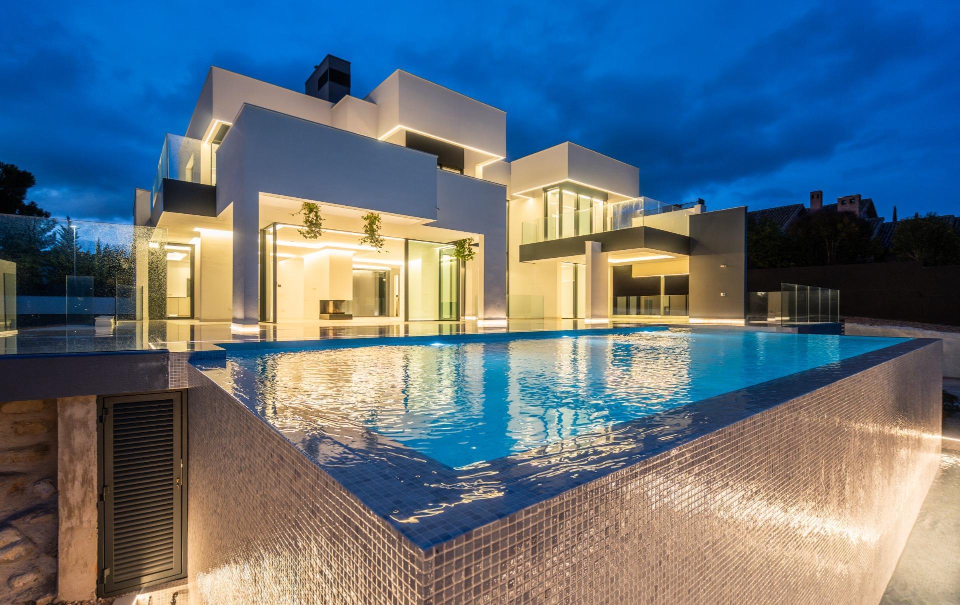 36-1 ^**^MAGNÍFICO CHALET INDEPENDIENTE DE LUJO EN LA ZONA MÁS EXCLUSIVA DE LAS ROZAS – CLUB DE GOLF^**^ Exclusiva vivienda de lujo totalmente a estrenar, situada en una de las zonas más prestigiosas