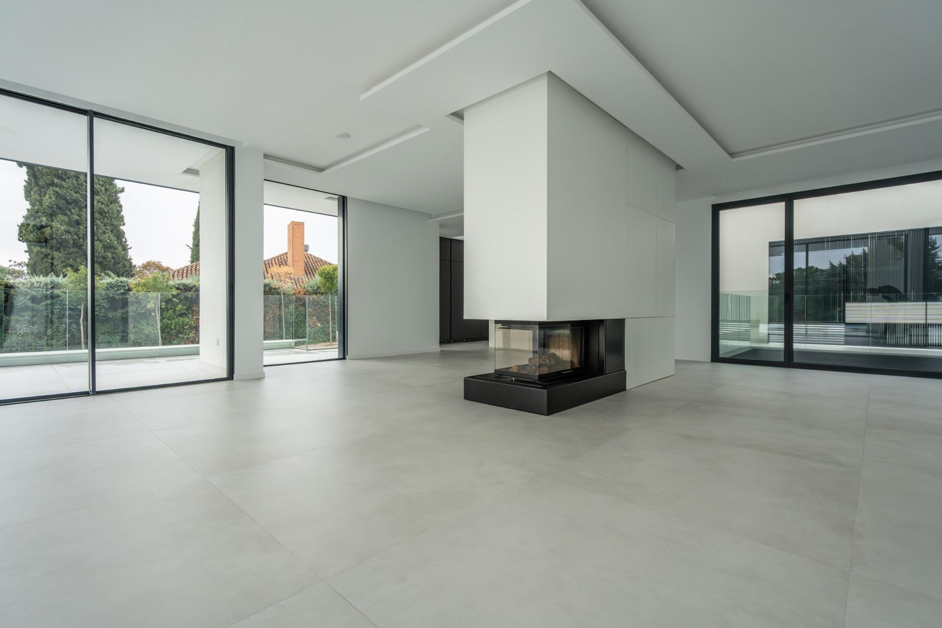 36-5 ^**^MAGNÍFICO CHALET INDEPENDIENTE DE LUJO EN LA ZONA MÁS EXCLUSIVA DE LAS ROZAS – CLUB DE GOLF^**^ Exclusiva vivienda de lujo totalmente a estrenar, situada en una de las zonas más prestigiosas