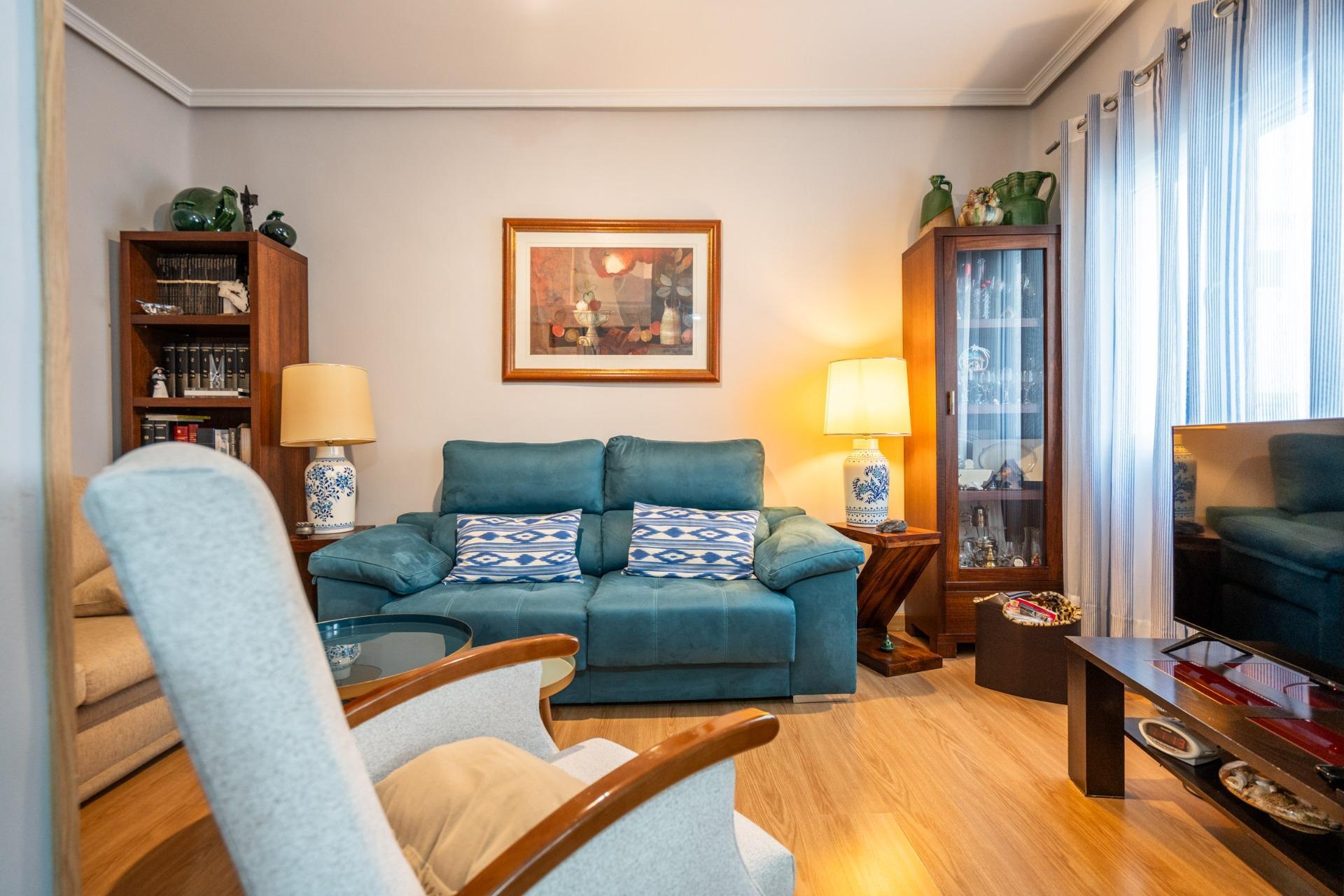 38-14 ^**^PRECIOSO PISO EN RETIRO, AVENIDA CIUDAD DE BARCELONA^**^ Exclusiva oportunidad de adquirir una vivienda en una de las zonas más emblemáticas y demandadas de Madrid: Retiro, un distrito que comb