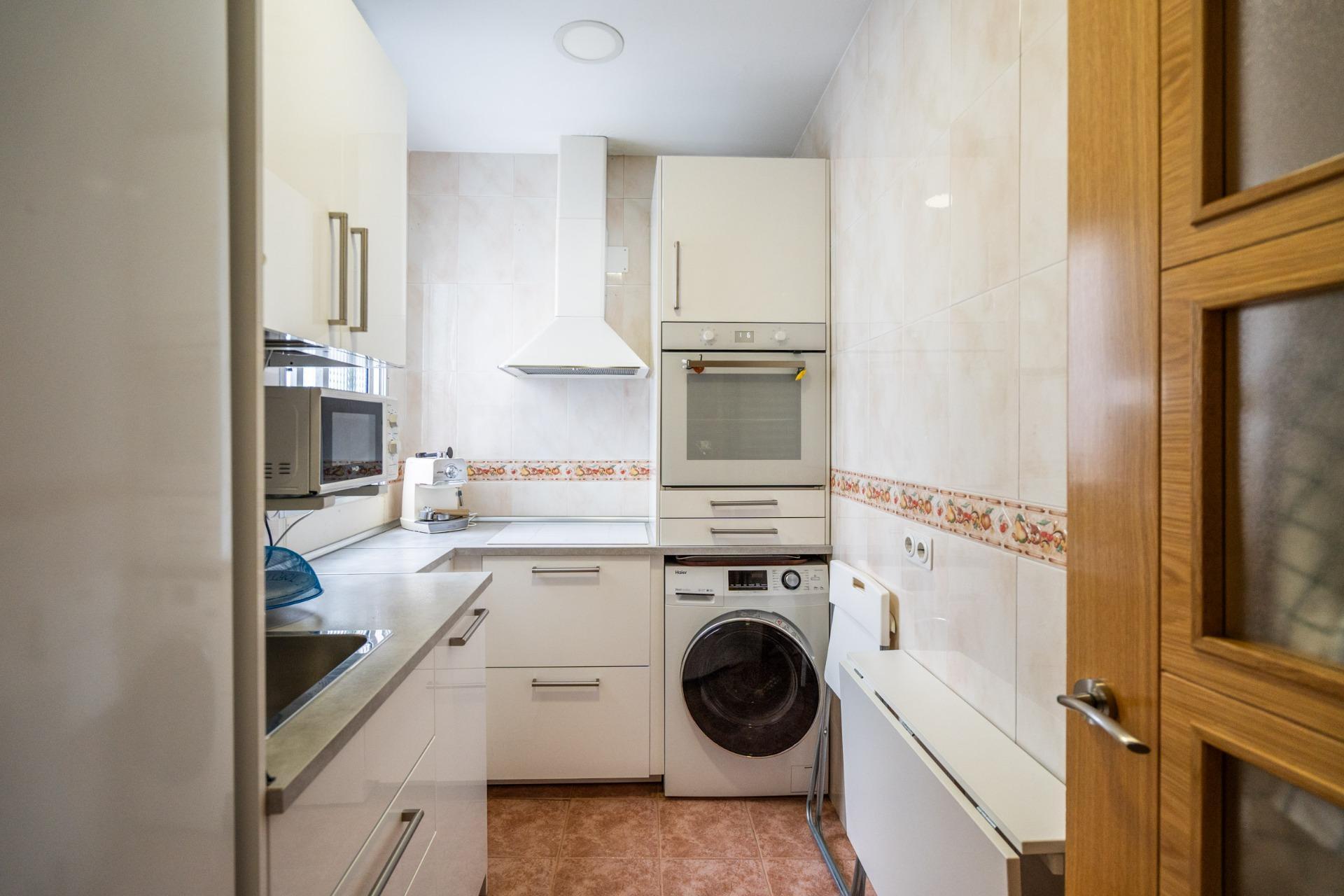 38-3-3 ^**^PRECIOSO PISO EN RETIRO, AVENIDA CIUDAD DE BARCELONA^**^ Exclusiva oportunidad de adquirir una vivienda en una de las zonas más emblemáticas y demandadas de Madrid: Retiro, un distrito que comb
