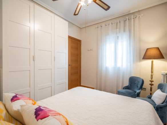 ^**^PRECIOSO PISO EN RETIRO, AVENIDA CIUDAD DE BARCELONA^**^  Exclusiva oportunidad de adquirir una vivienda en una de las zonas más emblemáticas y demandadas de Madrid: Retiro, un distrito que comb