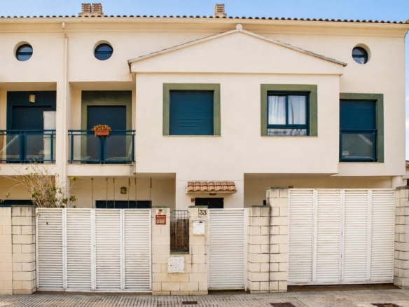 Magnífico adosado de 166 m² con piscina comunitaria en una tranquila zona residencial de Gandía