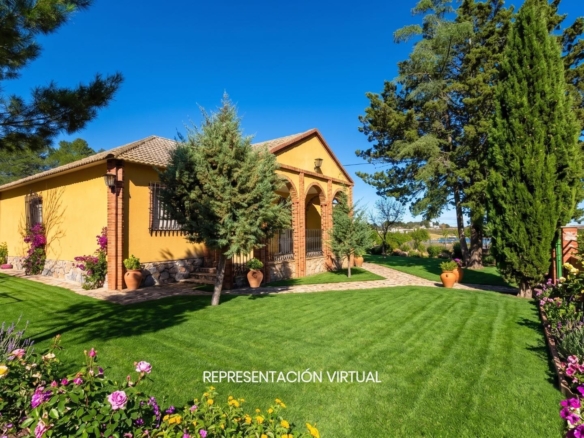 ^**^EXCLUSIVA FINCA CON DOS VIVIENDAS Y JARDÍN EN PLENO CORAZÓN DE LAS LAGUNAS DE VILLAFRANCA. UN ESTILO DE VIDA ÚNICO EN UNA RESERVA DE LA BIOSFERA^**^