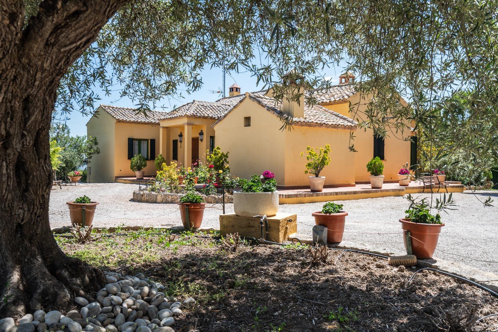 ^^ EN VENTA EXCLUSIVA – IMPRESIONANTE FINCA DE 4 HECTÁREAS EN VALGRANDE, CHINCHÓN ^**^  Ponemos a la