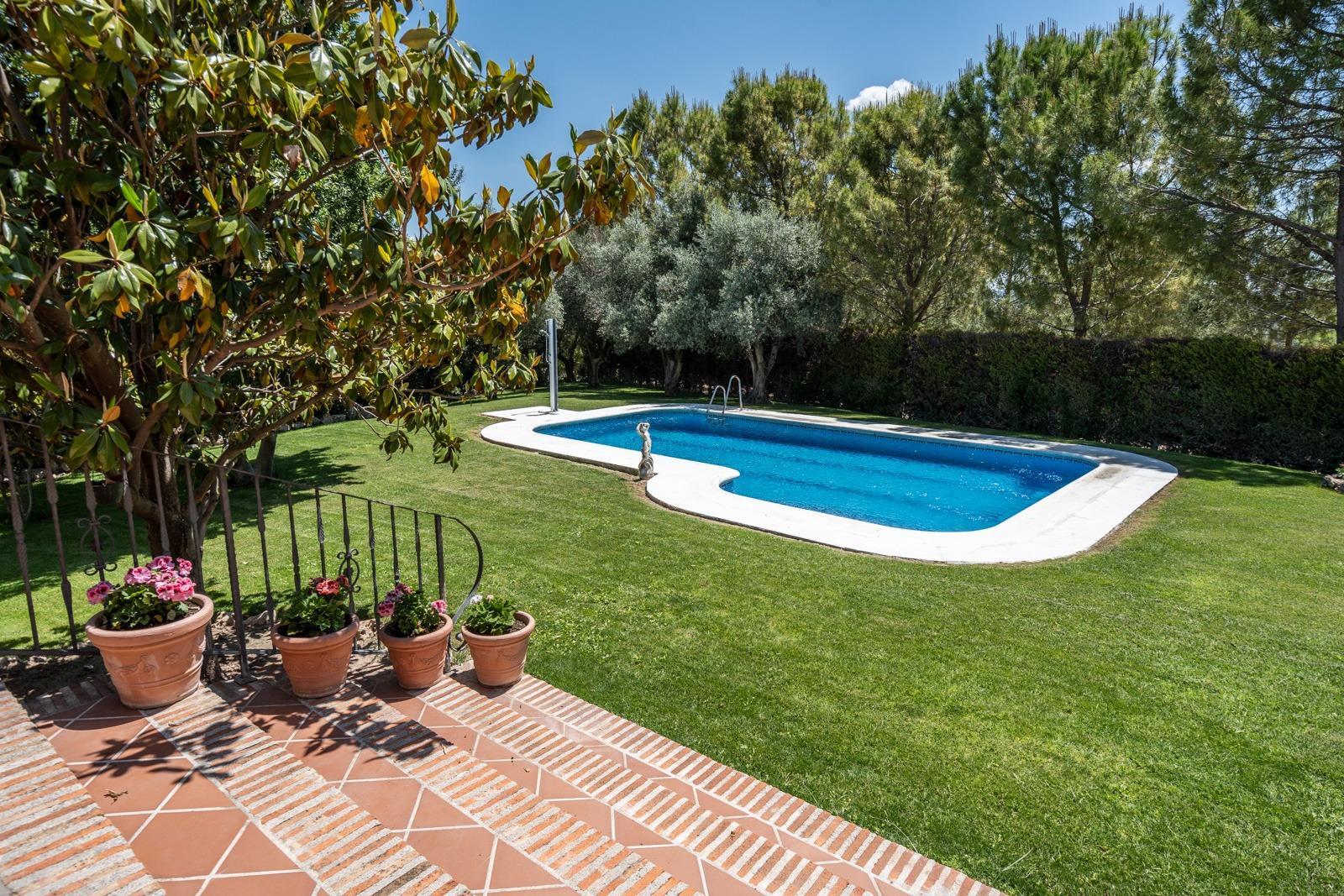 ^^ EN VENTA EXCLUSIVA – IMPRESIONANTE FINCA DE 4 HECTÁREAS EN VALGRANDE, CHINCHÓN ^**^  Ponemos a la