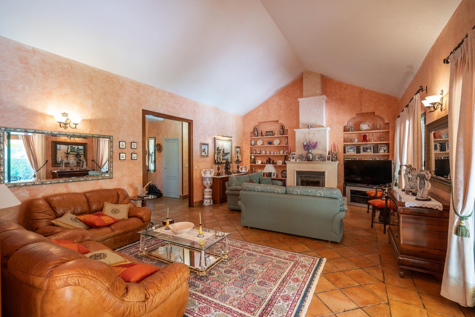 ^^ EN VENTA EXCLUSIVA – IMPRESIONANTE FINCA DE 4 HECTÁREAS EN VALGRANDE, CHINCHÓN ^**^  Ponemos a la