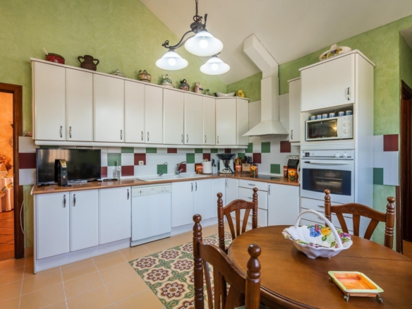 ^^ EN VENTA EXCLUSIVA – IMPRESIONANTE FINCA DE 4 HECTÁREAS EN VALGRANDE, CHINCHÓN ^**^  Ponemos a la