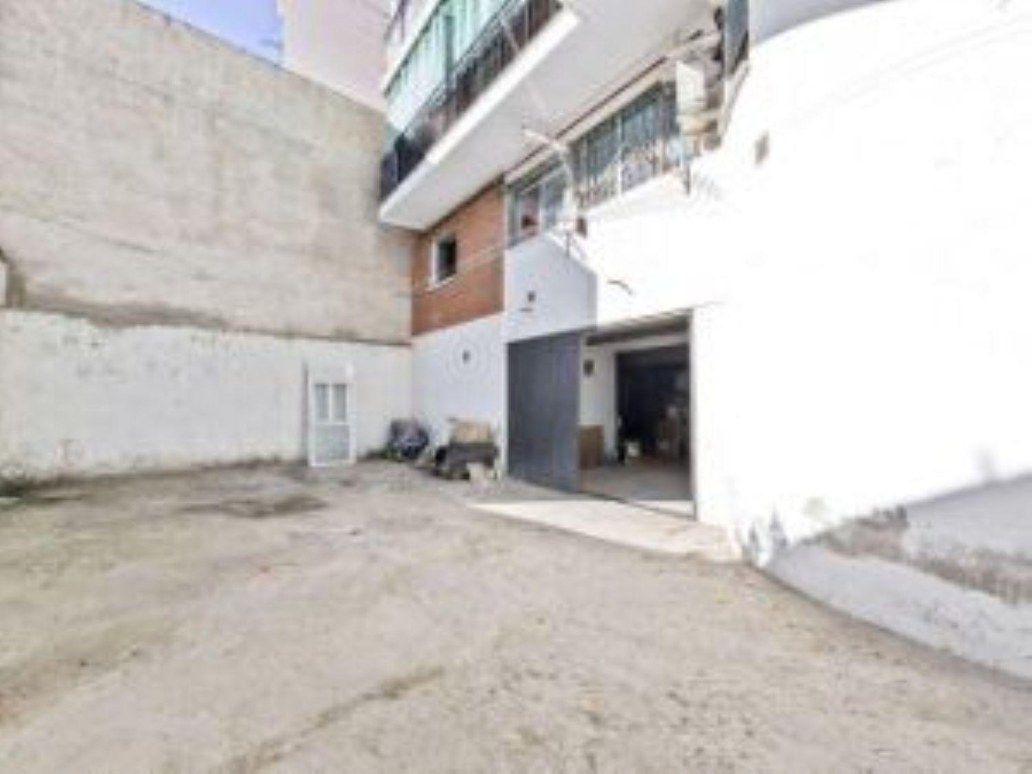 5-11 Magnifico Local en Venta