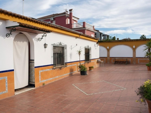 Espectacular Villa Unifamiliar en Gines: Espacio, versatilidad y confort