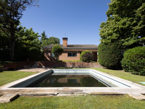 Exclusivo chalet independiente con parcela de 1.034 m² y piscina en la mejor zona de Boadilla del Monte