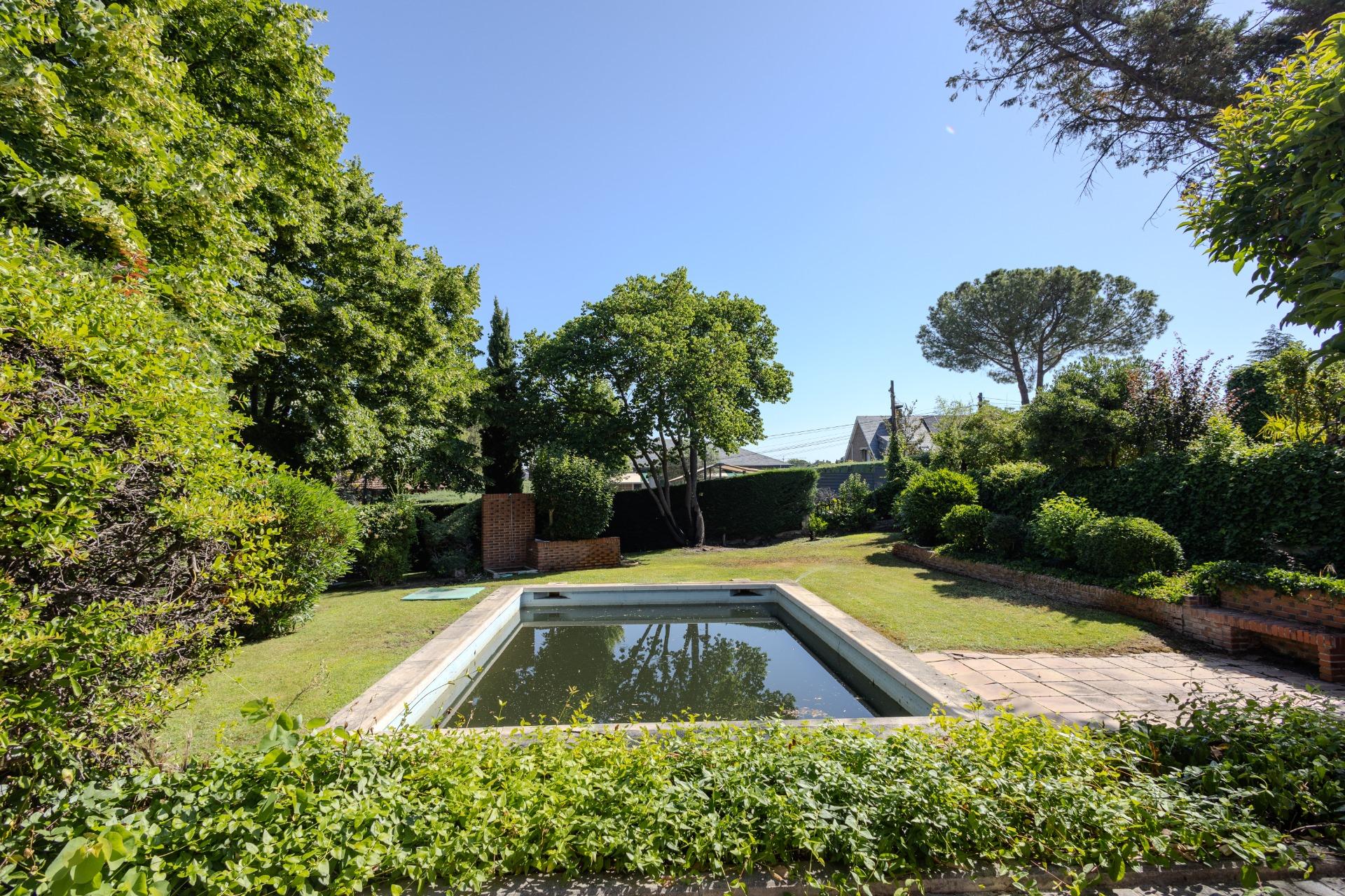 6-2-14 Exclusivo chalet independiente con parcela de 1.034 m² y piscina en la mejor zona de Boadilla del Monte
