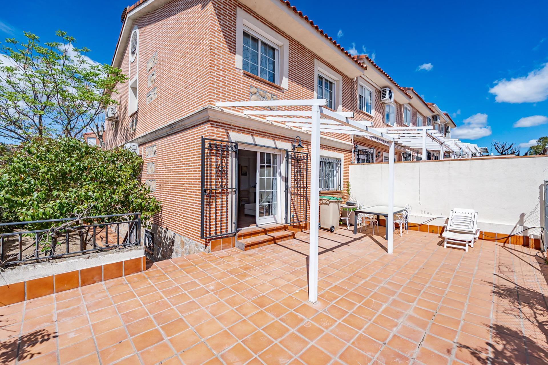 6-2-6 Casa/Chalet en , Sevilla la Nueva
