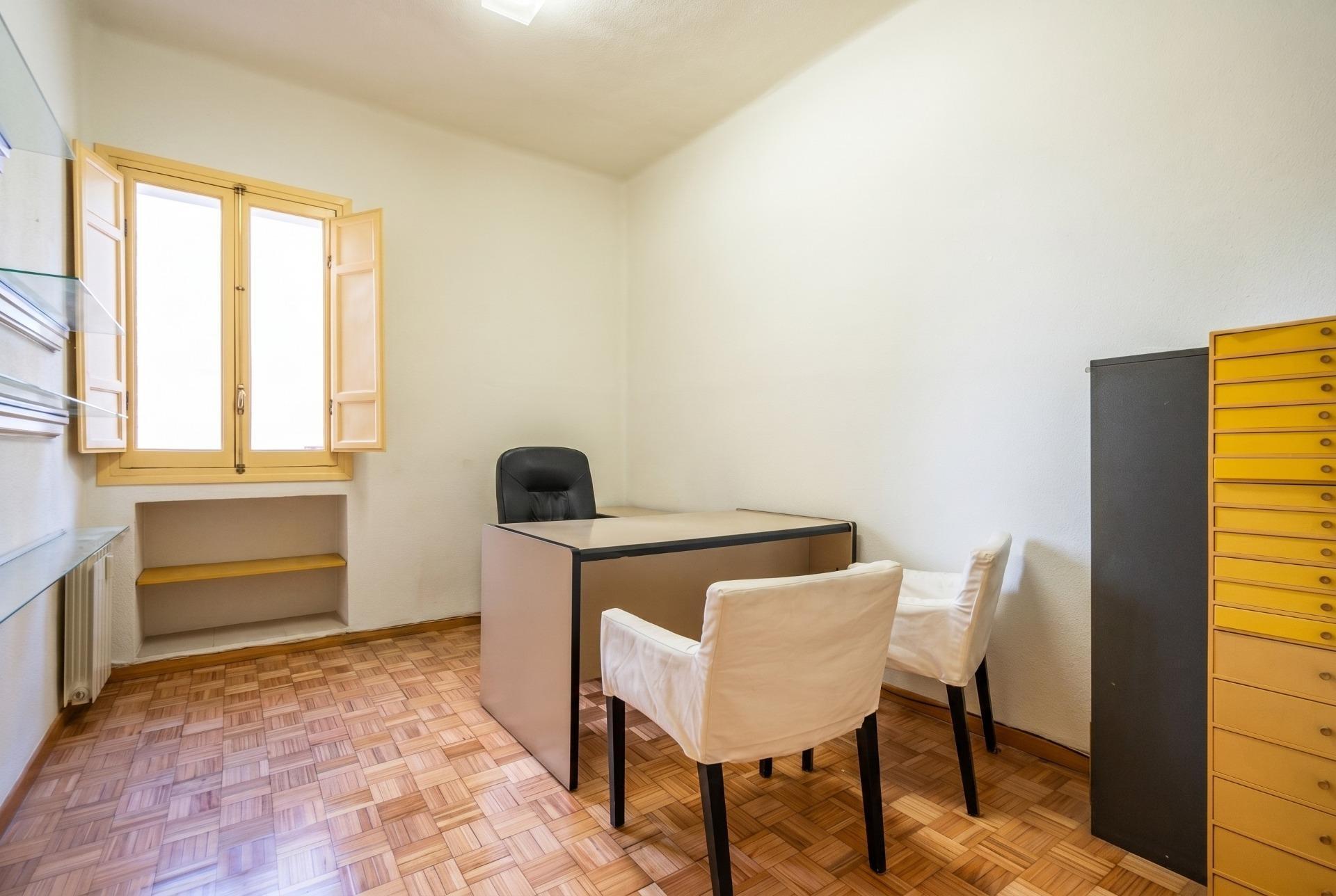 ^**^PISO DE 5 HABITACIONES A 2 MINUTOS DE MONCLOA – IDEAL INVERSIÓN UNIVERSITARIA^**^