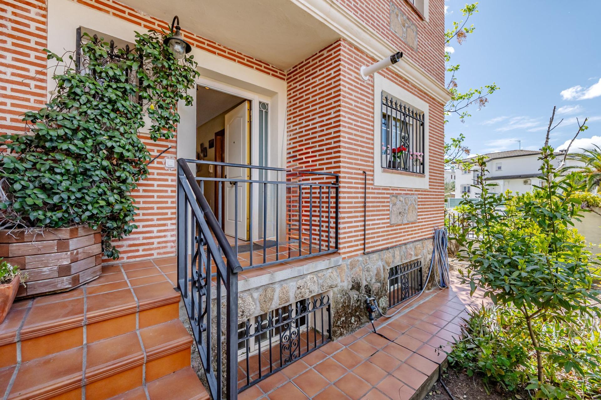 6-3-6 Casa/Chalet en , Sevilla la Nueva