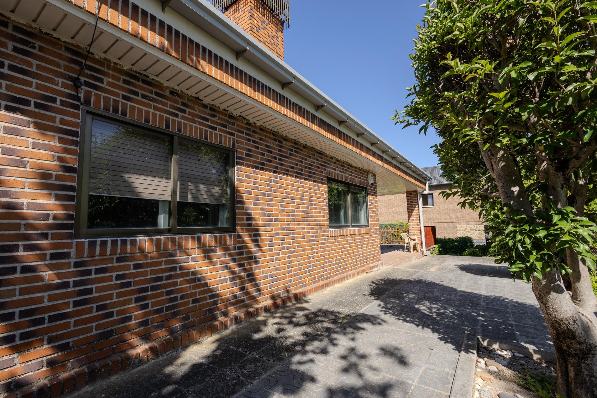 6-6-11 Exclusivo chalet independiente con parcela de 1.034 m² y piscina en la mejor zona de Boadilla del Monte