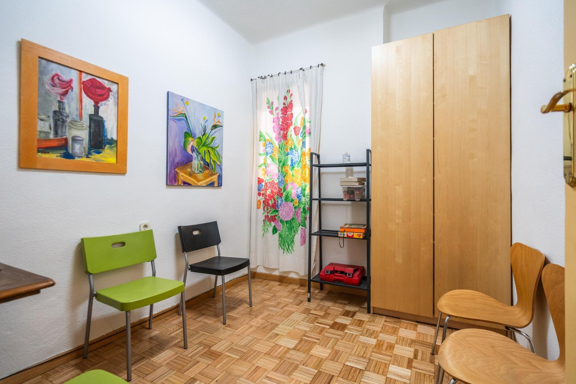 ^**^PISO DE 5 HABITACIONES A 2 MINUTOS DE MONCLOA – IDEAL INVERSIÓN UNIVERSITARIA^**^