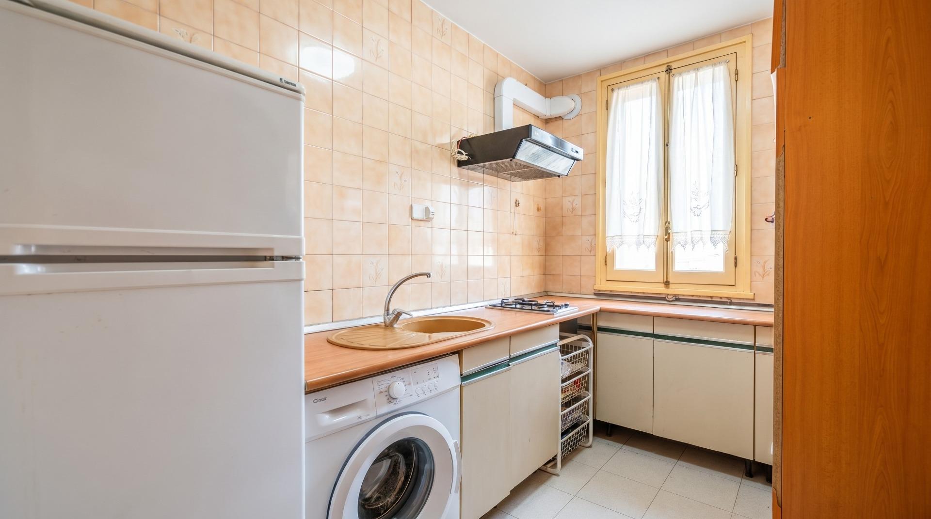 ^**^PISO DE 5 HABITACIONES A 2 MINUTOS DE MONCLOA – IDEAL INVERSIÓN UNIVERSITARIA^**^