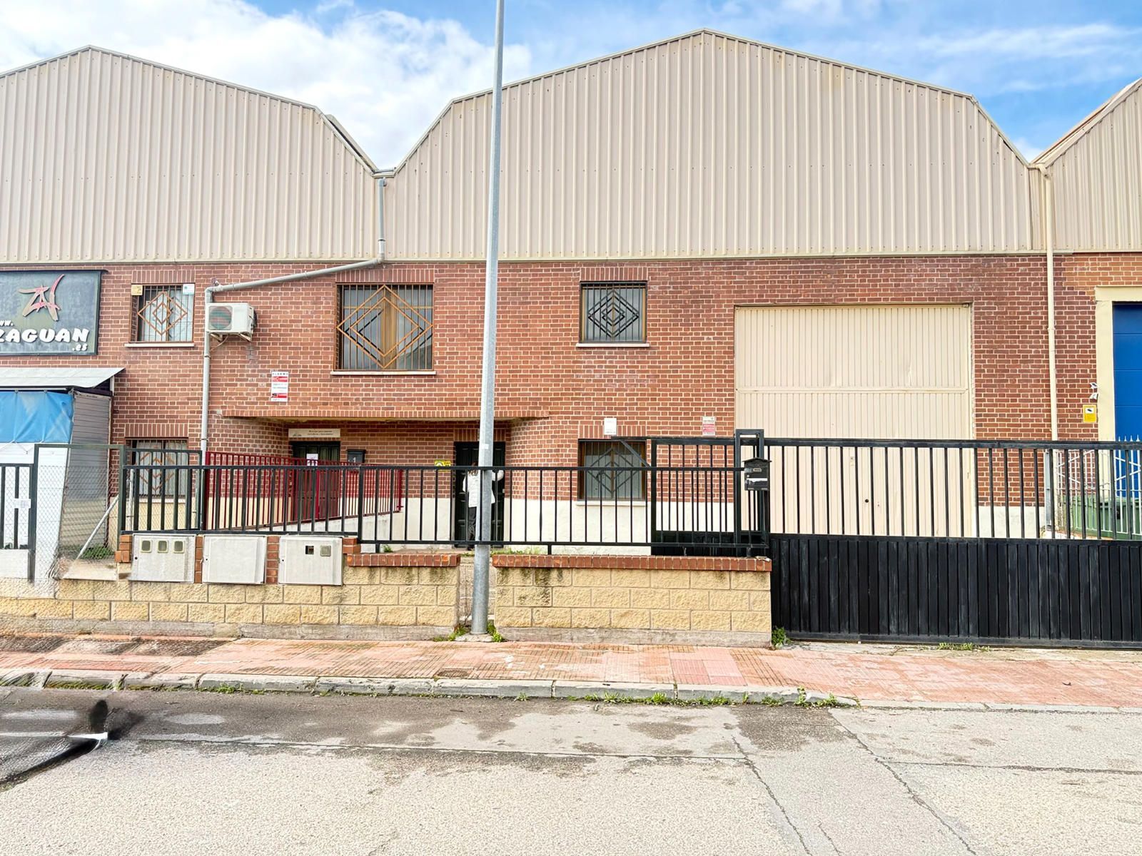 7-1-6 NAVE EN POLIGONO NACIONES EN ALQUILER
