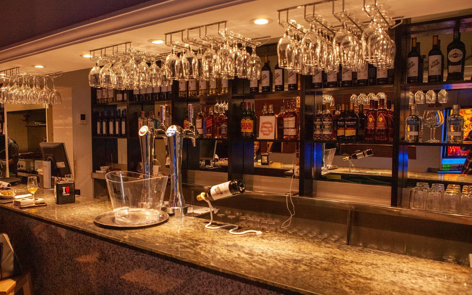 7-6-9 Traspaso de bar de tapas en Francisco Silvela – listo para entrar a trabajar