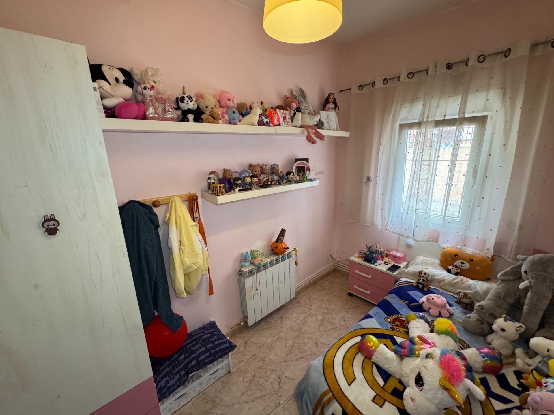 Vivienda con 3 dormitorios y espacios adicionales para crecer